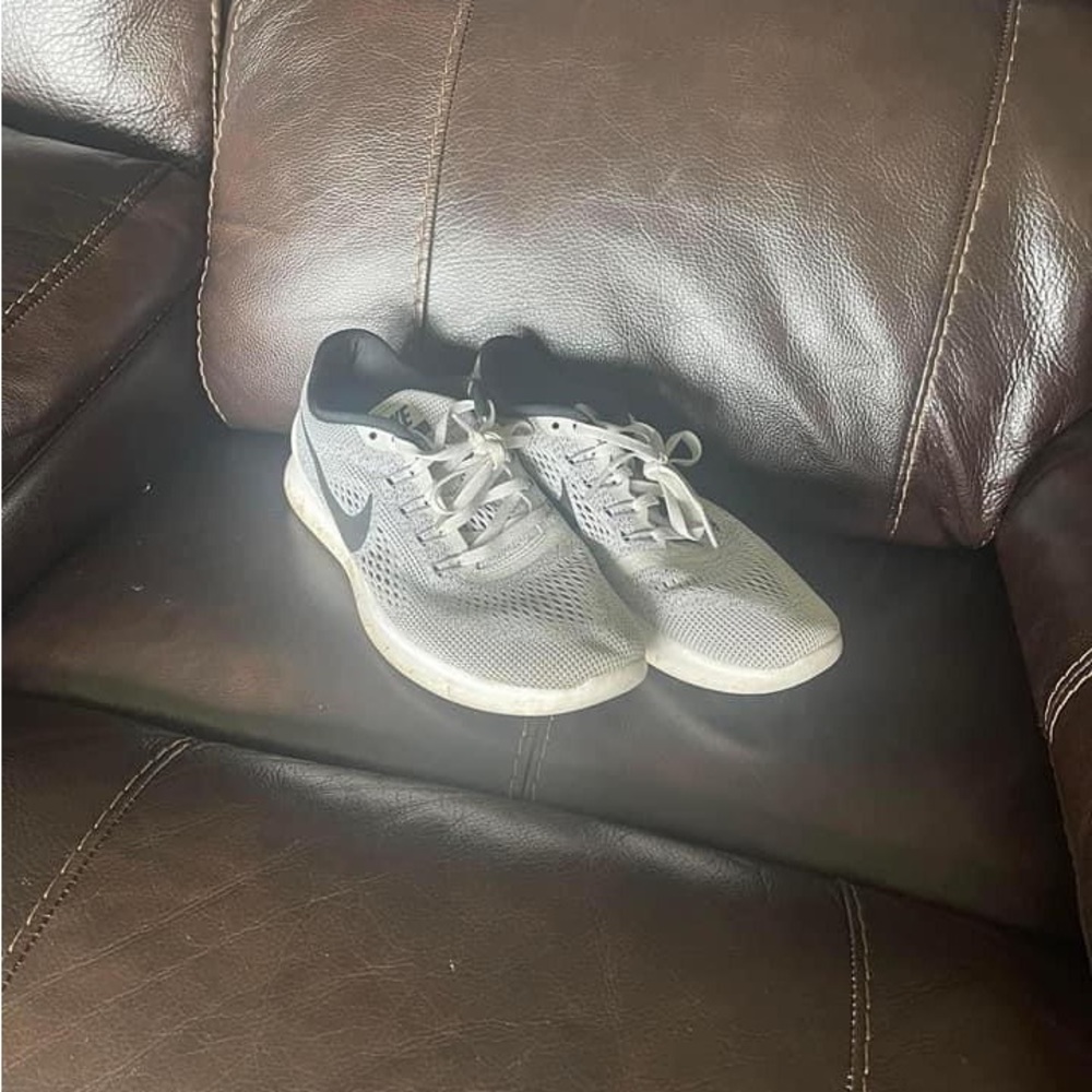nike tennis shoes